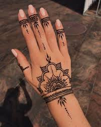 70 Beautiful Henna Tattoo Design Ideas 48 In 2020 Henna Tattoo Designs Hand Cool Henna Tattoos Henna Tattoo Designs Simple