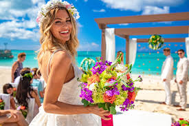 If you're planning a beach wedding in florida, here are some decorating ideas that will help you have an amazing beach wedding. 30 Things To Consider Planning A Beach Wedding Beaches