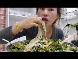 khaub poob kuas tshiab ( ເຂົ້ນປຸ້ນນໍ້າແຈ່ວ )