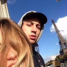 Roméo elvis, de son côté, vient de sortir le clip du morceau soleil, en honneur à sa copine, le mannequin lena simone. Elvis Romeo Lena Simonne Lenita Romeoelvis Elvisromeo Paris