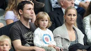 Sobald van bommel vom platz komme, analysiere er verständlich das spiel. Van Bommel Op Eerste Date Met Dochter Van Marwijk Naar Mac Sport Ad Nl