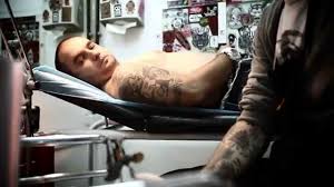 Интим тату на груди (корона) breast tattoo timelapse (crown). Needles And Sins Tattoo Blog Artist Spotlight True Love Tattoo Madrid