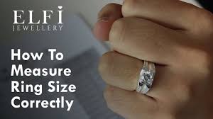 Ini adalah cara ukur saiz cincin yang ringkas dan mudah untuk mereka yang masih tidak tahu ramai yang beranggapan bahawa sekiranya ingin ukur saiz cincin, mereka perlu ke kedai barang kemas. Cara Dapatkan Saiz Cincin Yang Betul