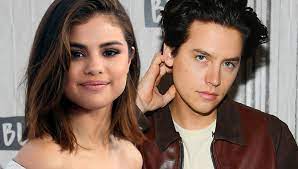 Cole sprouse's net worth is somewhere in the millions. Selena Gomez Was Geht Da Mit Cole Sprouse Bunte De