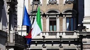 A palazzo madama ancora oggi i commessi si ricordano di quando barbara lezzi, neoministro per il sud, portò con sé nello scranno dell' emiciclo un «apriscatole». Barbara Lezzi Chi E La Ribelle M5s Che Vuole Affossare Il Governo Draghi