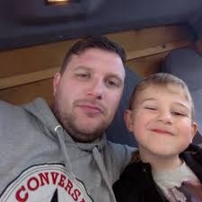 Around and tw2 pick up fridge and freezer for free as long working if not  20£ each