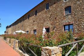 Dette er også tilfældet med antico borgo casalappi, som udgøres af 43 lejligheder beliggende i gamle bygninger, der hører til den nærliggende borg castello di casalappi. Casalappi Ferienwohnungen Unterkunfte Toskana Italien Airbnb