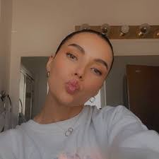 Jodi Suter's Instagram, Twitter & Facebook