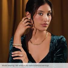 Round 4-Prong Lightweight Stud Earrings