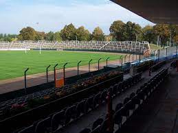 The ice rink is especially popular with recreational athletes. Fotos Stadion Im Sportforum Hohenschonhausen Stadionwelt