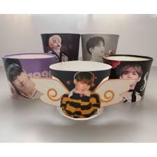 14.10.2021 · kpop trong những năm gần đây đã xuất hiện không ít nhóm nữ được truyền thông và khán giả ưu ái gọi bằng biệt danh nhóm nhạc toàn visual khi tất cả các thành viên đều sở hữu nhan sắc nổi bật, tiêu biểu trong số này có thể kể đến twice hay stayc.thế nhưng bên cạnh đó, số lượng nhóm nam sở hữu biệt. 5pcs Seventeen Official Cup Sleeve Cup Holder Coffee Holder Birthday Idol Support Decorate Carat Kpop Wonwoo S Coups Shopee Malaysia