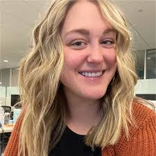 Lora Hart's Instagram, Twitter & Facebook