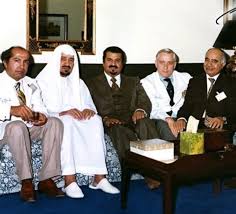 الملك خالد بن عبد العزيز بن عبد الرحمن آل سعود (و. Ø§Ù„Ù…Ù„Ùƒ Ø®Ø§Ù„Ø¯ Ø¨Ù† Ø¹Ø¨Ø¯Ø§Ù„Ø¹Ø²ÙŠØ² Ø¢Ù„ Ø³Ø¹ÙˆØ¯ ÙˆØ§Ù„Ø§Ù…ÙŠØ± Ø³Ù„Ø·Ø§Ù† Ø¨Ù† Ø¹Ø¨Ø¯Ø§Ù„Ø¹Ø²ÙŠØ² Ø¢Ù„ Ø³Ø¹ÙˆØ¯ Ø±Ø­Ù…Ù‡Ù… Ø§Ù„Ù„Ù‡ Ù…Ø¹ Ø§Ù„Ø·Ø§Ù‚Ù… Ø§Ù„Ø·Ø¨ÙŠ Ø§Ù„Ø®Ø§Øµ Ù„Ù„Ù…Ù„Ùƒ Ø®Ø§Ù„Ø¯ Vip2099