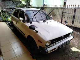 Eine besonderheit des charade war, dass er genau zwischen der klasse der kleinwagen und der kompaktwagen positioniert war. Daihatsu Charade G10 Tahun 80 Putih Matbul Lengkap Langka Mobil Motor Mobil Untuk Dijual Di Carousell