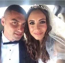 Bu evlilikten 2 kız sahibi olan çift. Who Is Burak Yilmaz Dating Burak Yilmaz Girlfriend Wife