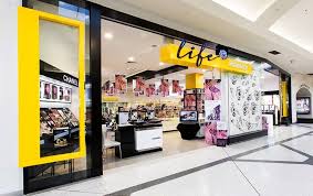 Pin By Priyanka On Shop Front Design Point Of Purchase Beauty Store Interior Display