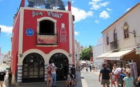 Die alte hafenstadt lagos hat eine recht interessnte altstadt mit stadtmauer und festung, mit wunderschönen kirchen, mit netten straßenzügen und gemütlichen plätzen, mit dem hafen. Lagos Portugal Sehenswurdigkeiten Reiseinfos Und Urlaubstipps Algarve Individuell