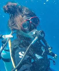 Https Www Instagram Com Bettyabarca Scuba Girl Wetsuit Scuba Diver Girls Diving Wetsuits