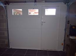 Le principe du portillon battant est d'installer une porte qui sert d'accès piéton sur votre porte de garage. Installation D Une Porte De Garage Sectionnelle Motorisee Avec Portillon Integre A Sollies Installation Et Renovation De Menuiseries Aluminium Et Pvc A Toulon 2b Alu