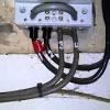 Alat ini juga akan bertindak menstabilkan voltage elektrik. 1