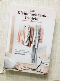 Diy photo booth prop table assemble a prop station and display items guests can grab easily to pose with. Diy Inspiration Die Schonsten Coffee Table Books