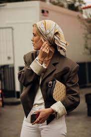 Apr 23, 2017 · parola d'ordine per i capelli sporchi: Acconciature Capelli Lunghi Facili E Veloci Anche Per Capelli Sporchi Vogue Italia