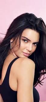 Supermodel kendall jenner works closely with a hair and makeup team as they prep for a photoshoot right by the miami. 4 Kendall Jenner 2020 Kendalljenner Celebrities Girls 4k Iphone11wallpaper Kendall Jenner Photoshoot Kendall Jenner Wallpaper Kendall Jenner Swimsuit