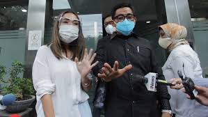 Dia mengajak sang kekasih untuk membangun kekuatan bersama. Gisella Anastasia Minta Gading Dan Wijin Membukakan Pintu Maaf Bagian 1