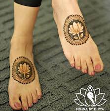 11 Minimal Mehndi Ideas For Brides Who Re Not Mehndi Lovers Legs Mehndi Design Foot Henna Latest Mehndi Designs