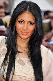 Simple Easy Daily Hairstyle Center Part Long Black Hairstyle From Nicole Scherzinger Hairstyles Weekly Haircuts For Long Hair With Layers Long Layered Hair Long Layered Haircuts