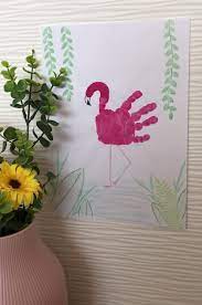 Zwischen hand und fußabdruck malt ihr dann mit hautfarbe noch die arme und die augen könnt ihr entweder malen oder als wackelaugen aufkleben. Diy Hand Und Fussabdrucke Die Etwas Andere Erinnerung An Die Kindheit Mamahoch2
