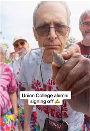 Union College Alumni Reflect with a Final Signature ✍️
