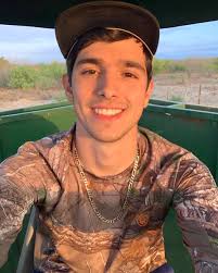 Leonardo Leal's Instagram, Twitter & Facebook