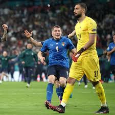 Psj darvozaboni janluiji donnarumma barselona bilan shartnomasini yakunlagan hujumchi lionel messining parij klubiga o'tishi mumkinligi haqida fikr bildirdi. Em 2021 Ratsel Aufgeklart Darum Jubelte Italien Torwart Donnarumma Nach Dem Letztem Elfmeter Nicht Fussball