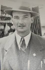 Starmers dads tool collection, Cooper,Rayner,Reeves, Lammy,Benn and for a  full set Miliband 😂😂😂😂