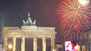 A fire tornado isn't really a tornado at all. Silvester Trotz Terrorwarnungen Millionen Feiern Friedlich Silvester Gesellschaft Faz