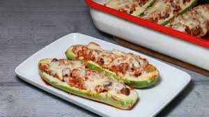 Ciupercile se spala, se curata de pelita si se inlatura piciorusele. Dovlecei Umpluti La Cuptor Reteta Video