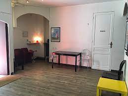 Bonjour, nous avons trouvé 2 toiles encadrées dans le grenier de l'arrière grand mère de mon mari. Chaise Trouvee Dans Le Grenier D Un Couvent Haute Couture Les Femmes Fleurs Givenchy Dans Un Couvent Ce Bel Objet A Ete Trouve Dans Le Grenier De Mon Grand Pere