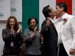 El matrimonio igualitario en argentina fue aprobado durante la madrugada del 15 de julio del 2010. La Ciudad De Mexico Pionera En Las Bodas Gays Mexico Elmundo Es