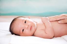 Bayi tidak bab 7 hari, normalkah? Lakukan 3 Hal Ini Bila Bayimu Sering Kentut Alodokter