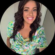 Debbie Hyatt's Instagram, Twitter & Facebook