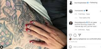 Fans believe travis barker's new thigh tattoo of the words you're so cool! could be a permanent tribute to his girlfriend kourtney kardashian. Travis Barker Keeps Ladylove Kourtney Kardashian Close To His Heart Here S How