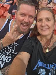 Family night with Metallica ! What an incredible show! 🤘🏻⚡️ Thanks to the  absolute bloody champion @robtrujillo for having us along.