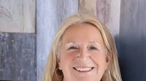 Anita Meadows's Instagram, Twitter & Facebook