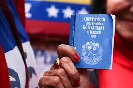 Constitución suspendida»: violaciones se afianzaron tras el 28 de julio,  dicen expertos Hace 25 años, el 15 de diciembre de 1999, se realizó el  referendo aprobatorio de la entonces novísima Constitución, uno