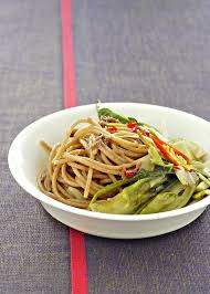 Oggi del farro sentiamo parlare spesso e in commercio esistono pasta, pane, farina, biscotti, crackers, grissini. Spaghetti Di Farro Con Puntarelle E Salsa D Acciughe Sale Pepe