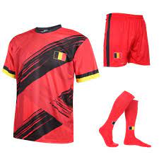 Het is het replica model van het officiële wedstrijdshirt dat de spelers van juventus zullen dragen. Belgie Voetbaltenue Thuis Eigen Naam 2019 2021 Kids Senior