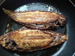 Une fois enduits de panure, faites cuire les filets de poisson dans la poêle avec de l'huile d'olive pendant 3 à 4 minutes. Recette Sole Meuniere Il Est Frais Mon Poisson Anne Helene