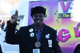 Fans of General Larry Platt