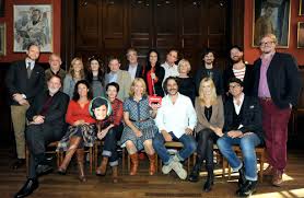 Förväntansfulla deltagare sätter sig i vagnarna på en resa som de vill ska ta dem till final och vinst. Artister Pa Sparet 2011 2012 Allt Om Medias Blog